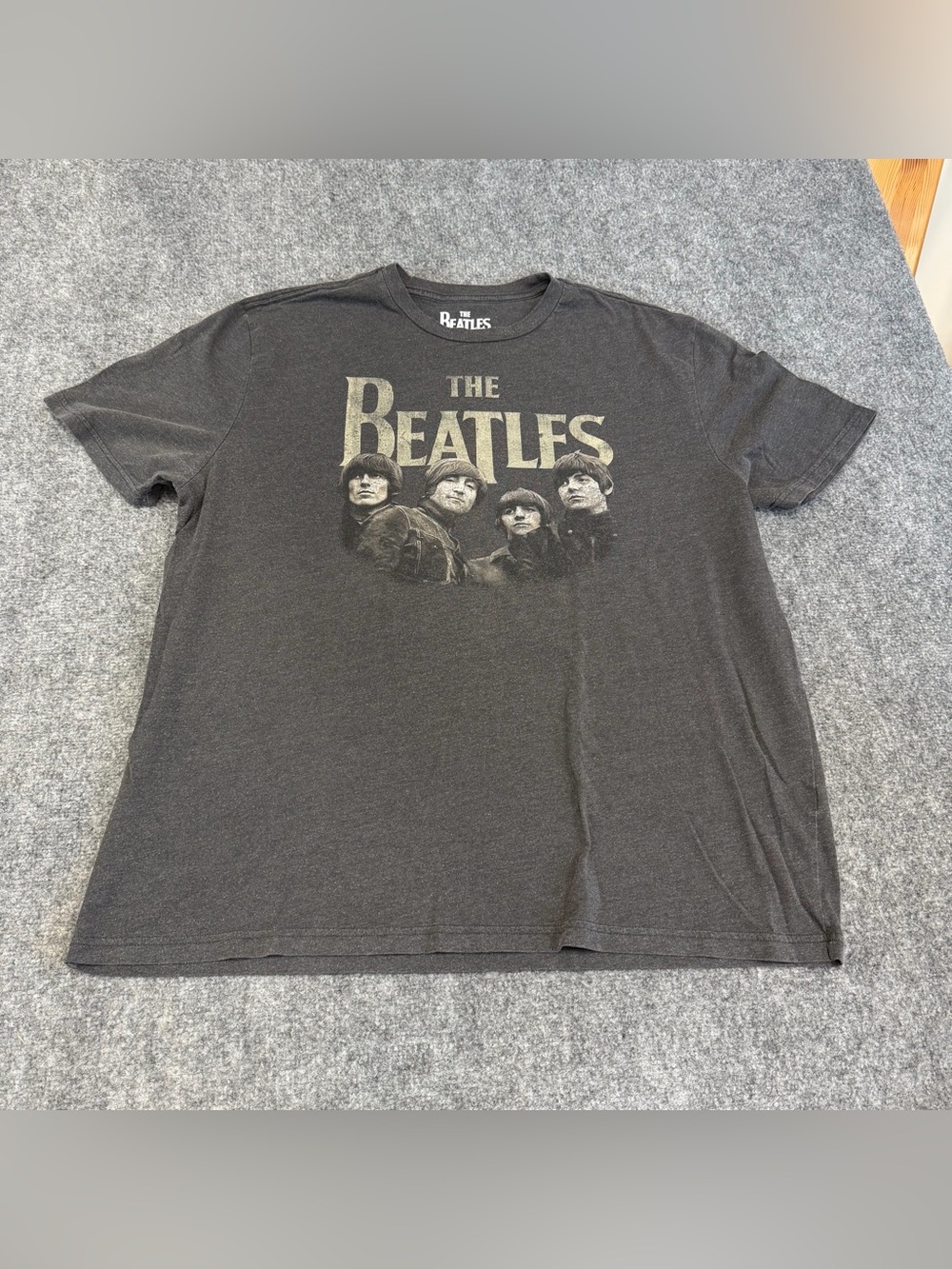 Apple Black Graphic Short Sleeve Tee with Vintage Band Print